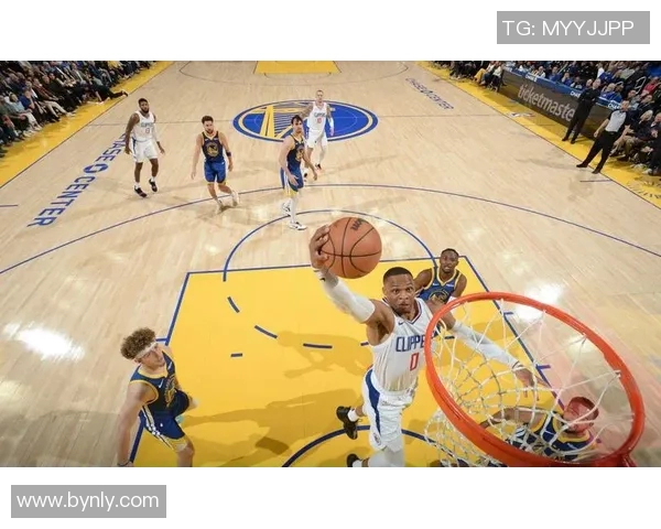 勇士与快船激战G1精彩回顾赛场瞬间尽收眼底